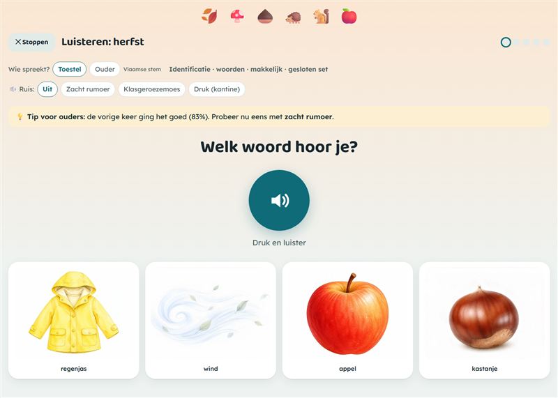 Een kind oefent 'Welk woord hoor je?' met prenten uit het thema herfst
